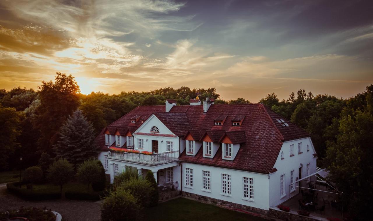 Dwór w Bychowie Gniewino Exterior foto